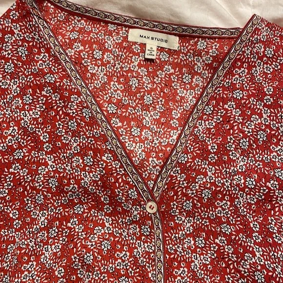 Max Studio - Red, White, & Black Floral Design Blouse - 1/2 Sleeve - Small - Picture 3 of 8